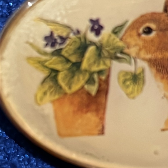 Bunny Rabbit Brooch or Pin by Marjolein Bastin 1999 Bunny Sniffing Violets - Picture 4 of 8